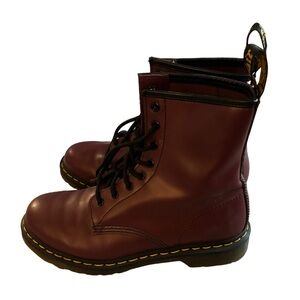 Dr. Marten’s 1460 SMOOTH LEATHER LACE UP BOOTS
